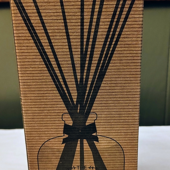 Lemongrass Reed Diffuser - Red - Picture 2 of 2